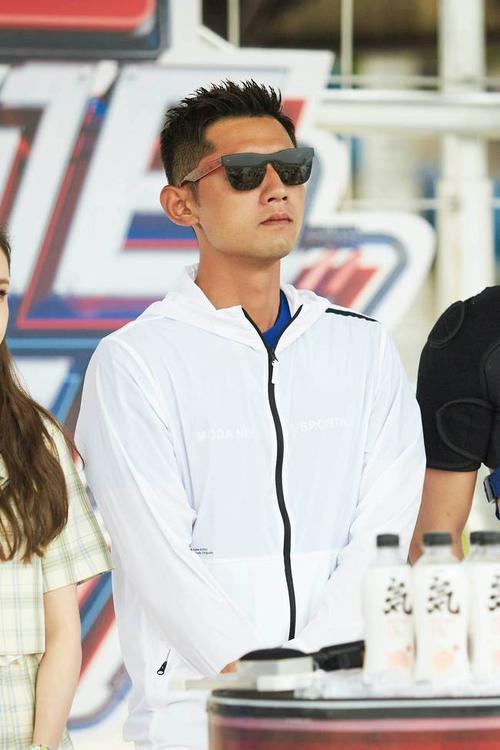 张继科|张继科录综艺怒摔麦克，要求导演更改规则，与景甜分手或跟此有关