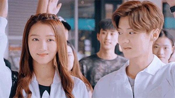 鹿晗|鹿晗被问什么时候和关晓彤结婚？他脱口而出一句话，粉丝都炸锅了