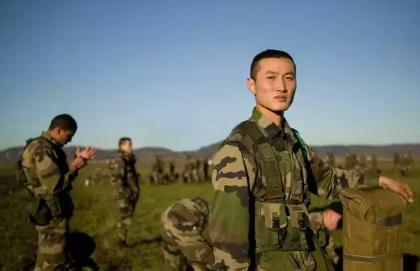 雇佣军|在中国当兵5年，退役后去法国当“雇佣军”的80后小伙，现状如何