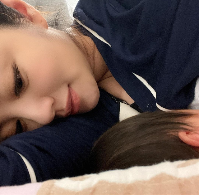 安以轩|安以轩产后晒甜美自拍，比心眨眼卖萌，坐月子仍不忘化淡妆太精致