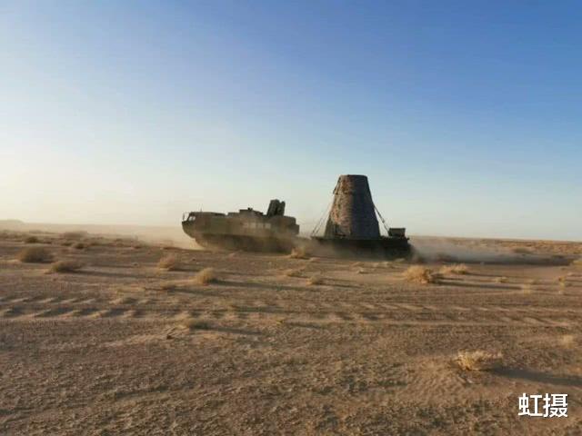 『沙海』试验飞船着陆，38公里沙漠无路走，国产战车化身沙海巨蟒去救援