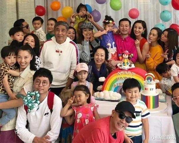 『郑希怡』“龙嫂”钢丝表演露黑底，炒作不断惹观众反感，生女后事业终翻红