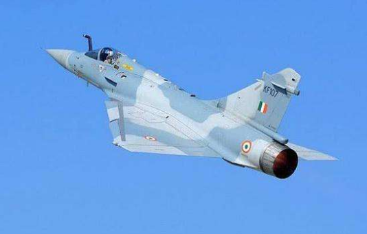 印度■100枚红旗7导弹列队瞄准，印军幻影2000掉头就跑，指挥部一片欢呼