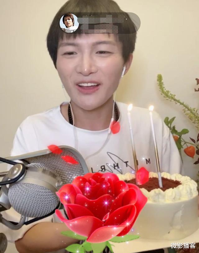 周深|周深生日直播秒变音乐会，边唱边笑欢乐多，还多次自嘲年纪大