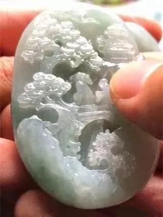 翡翠@货主入手小千的翡翠原石，做出的成品让人不堪设想！