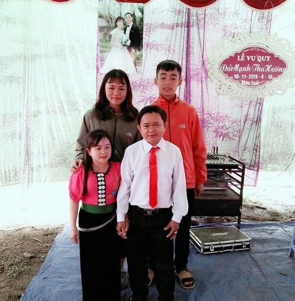 睹图|身高1米3男子娶1米15女子，如今两人因胳膊短不方便抱孩子苦恼