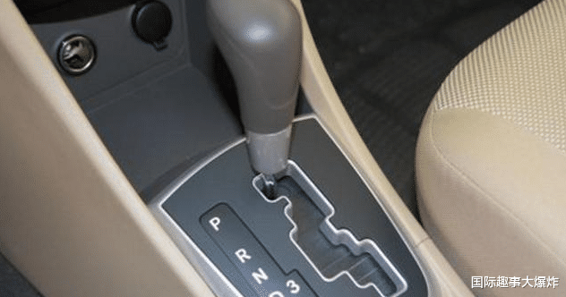『自动挡』自动挡N挡和D挡之间切换,要不要踩刹车?不懂就别乱踩