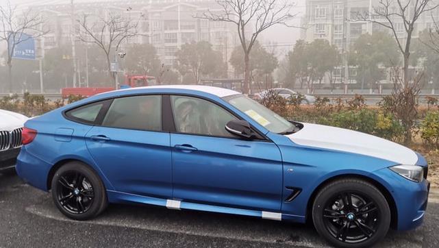 宝马3系:跌破30万,纯进口豪车再无对手,无框车门+自动扰流板,迷倒一片