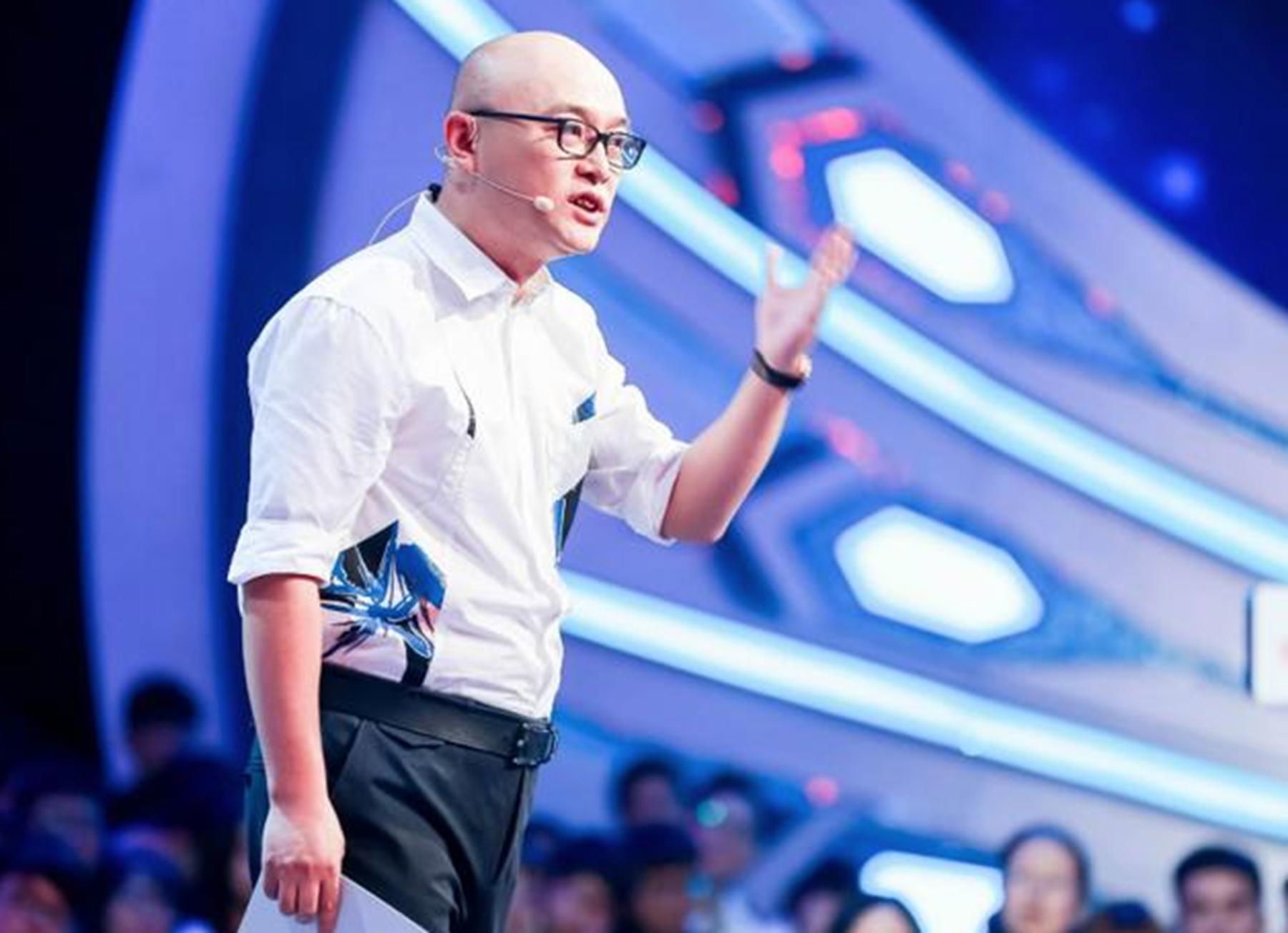 邓伦|男子上非诚勿扰自称月薪5千，女嘉宾全灭灯，孟非：他身家两百亿