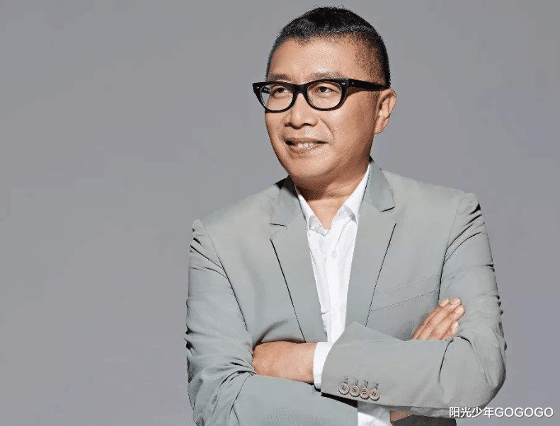 @他的歌很有思想，总能抓住人心，成为了真正的流行歌曲