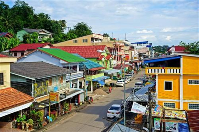 老挝|1万元人民币，可以换1000万老挝基普，在老挝过上什么生活？