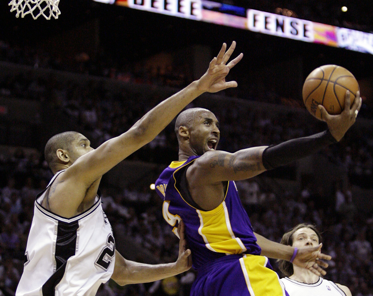 「姚明」如果当年联手科比的是姚明，而不是加索尔，湖人可以拿几座总冠军？