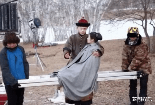 「公主抱」为啥电视剧里“公主抱”那么轻松？当看完花絮后，原谅我笑出猪叫声！