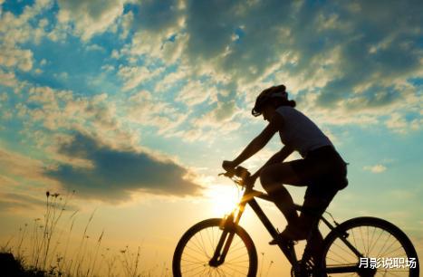 退休|50岁后的职场生活，该何去何从？做好这2方面过渡，活得更敞亮