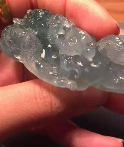 【翡翠】8000淘的莫西沙翡翠原石，转手卖了3万别说我暴力