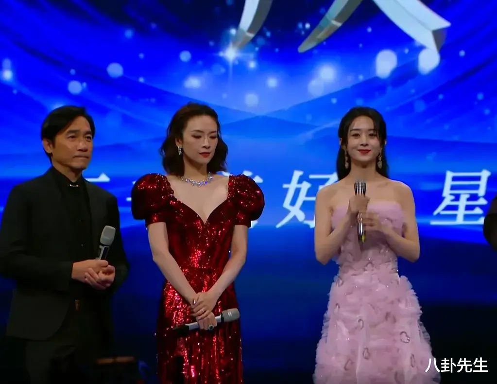 戚薇|星动夜超高清镜头暴露明星真容：宋茜圆润，戚薇脸僵，张萌妆感重