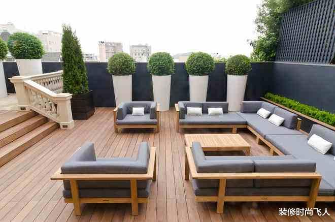 「」越来越多人阳台不铺瓷砖,有钱人都用这种材料代替,后悔察觉晚了