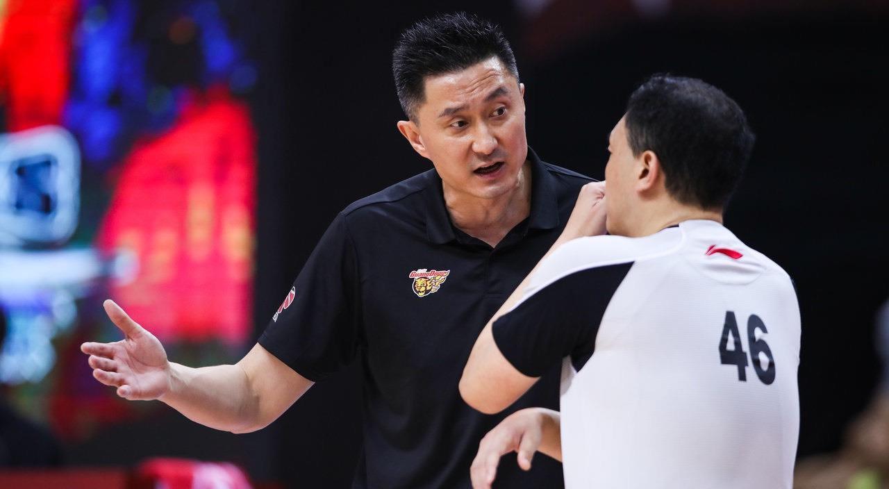 杜峰|杜峰完胜解立彬！北京欲夺冠先换教练，一人力压马布里成最佳人选