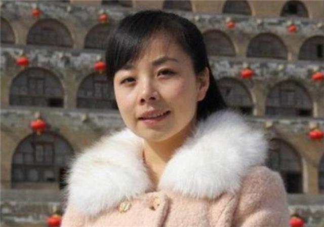 王二妮|国家一级演员王二妮：婚后放弃名利回农村，如今放牛种田成日常