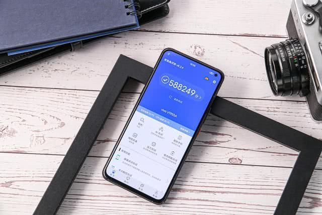 vivo：vivo终于发飙，骁龙865最高降900元，网友：首发用户心在滴血！