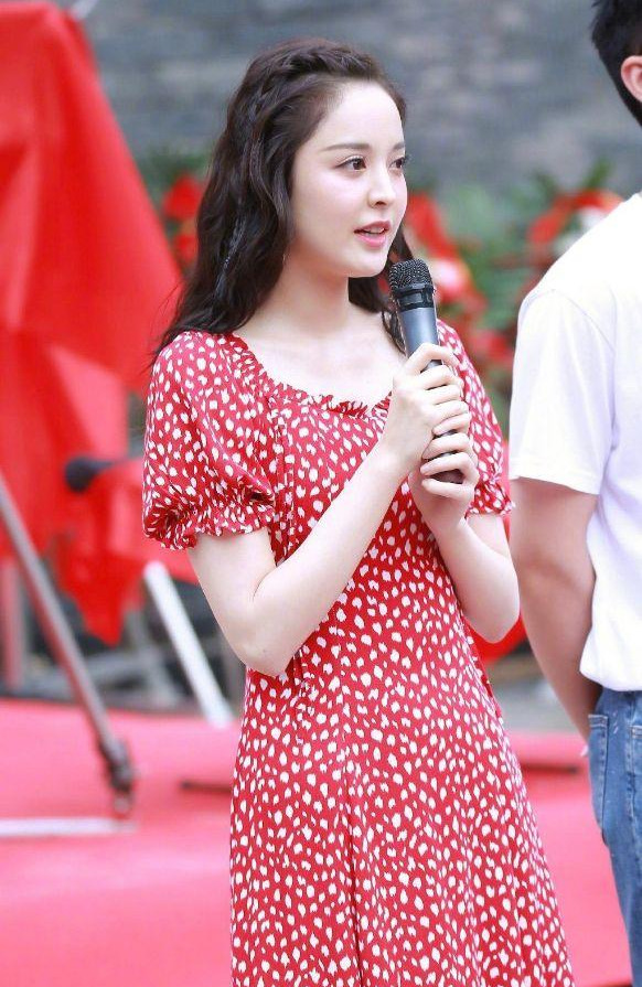 古力娜扎▲娜扎新剧开机胖到认不出，被女二墨兰轻松辗轧，网友：很适合唐朝！