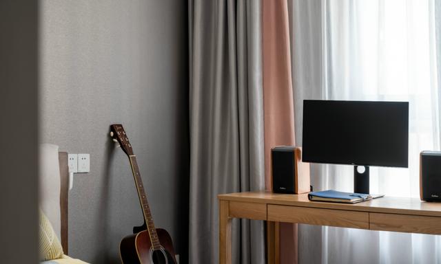 []担心新房效果会过时？学她家装修，吊顶加黑线条，超耐看！