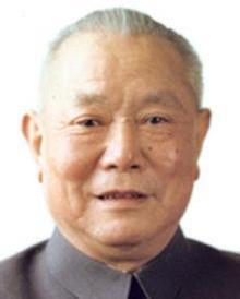 |我国第三任国家主席,墓碑上却没有写他的名字,而是24个字