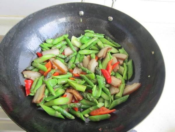 『芦笋』这菜是蔬菜之王，含硒丰富，简单一炒，营养爽口，孩子超爱吃