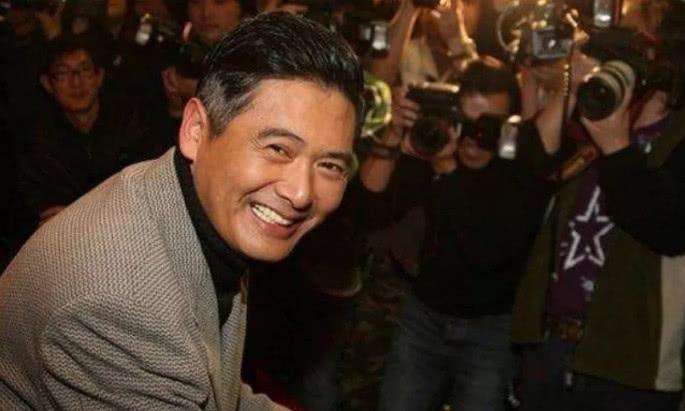 「成龙」洪金宝68岁，成龙65岁，周润发64岁，而“他”64岁活得像个妖精！