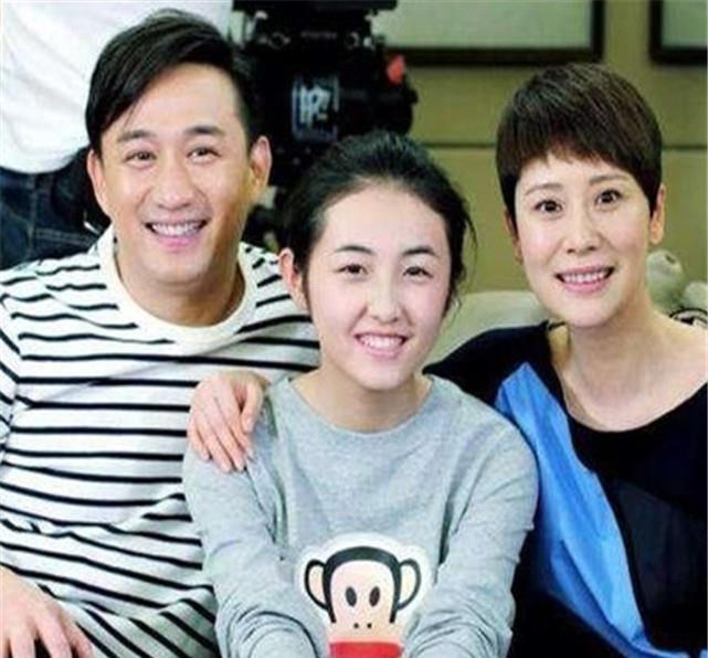 「海清」高考第一天最忙的竟是海清？为五个孩子打Call，张子枫赵今麦都是亲闺女