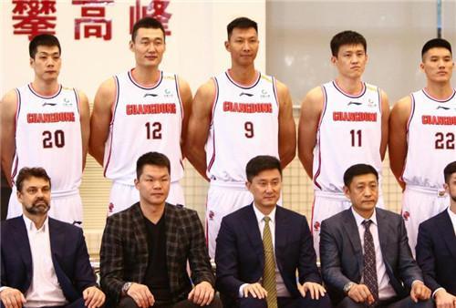 广东男篮|破例召回布鲁克斯，朱总真的太“欺负”人了，广东真是依赖外援？