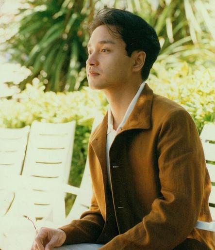 「张国荣」张国荣能唱这首歌可谓千难万难，当年谭咏麟也争着想唱