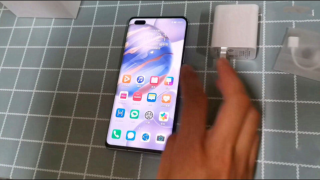 华为荣耀|华为荣耀顶配旗舰跌至新低：本想高调逆袭，如今感觉被忽略