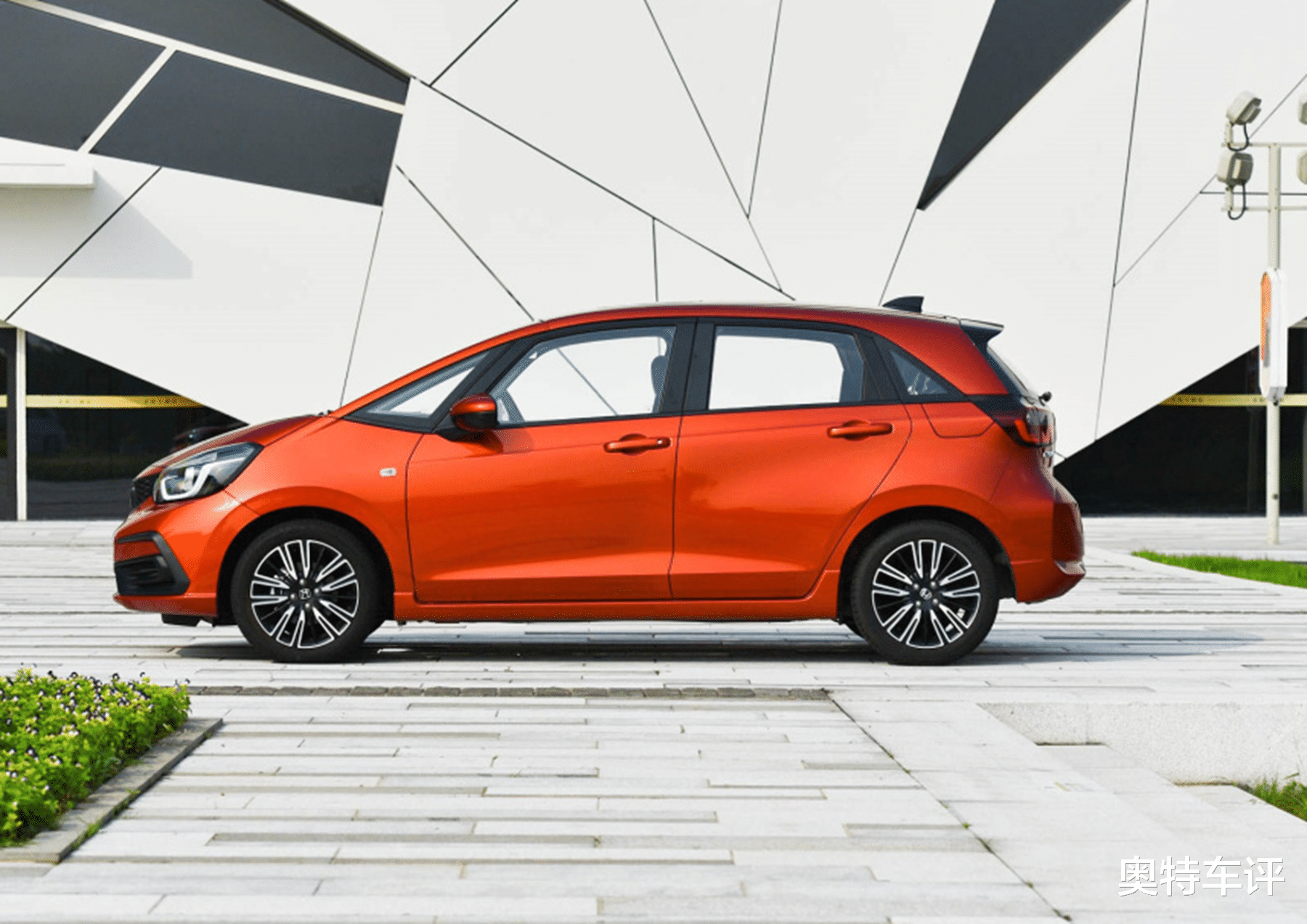 本田飞度|本田跌下王座？新飞度“库存成山”跌至7万，销售：真没法再降了