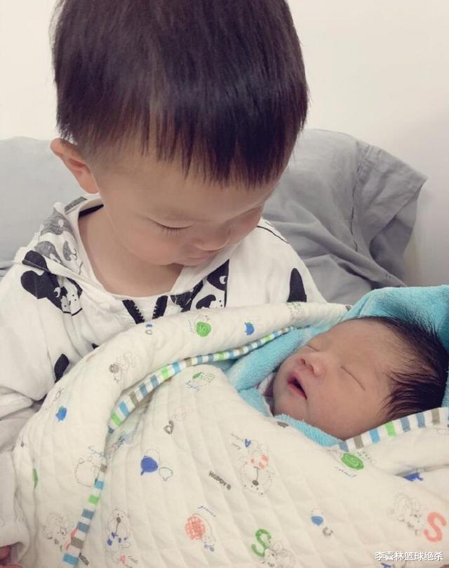 曹燕华@奥运冠军焦刘洋变霸道总裁!嫁加籍华人3年生2娃,爱情事业双丰收