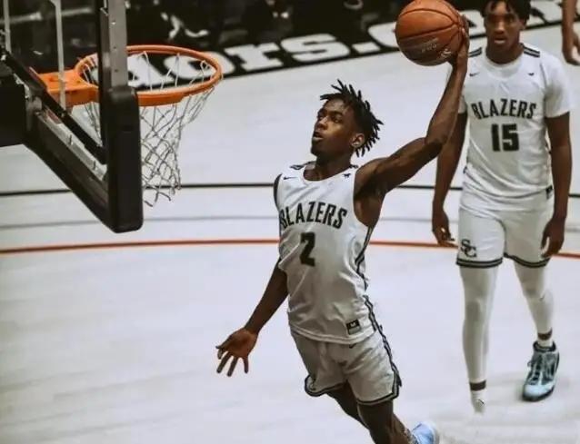 德维恩·韦德|韦德很无奈,长子和女友合影像“母子”,幼子有“断袖”之癖好!