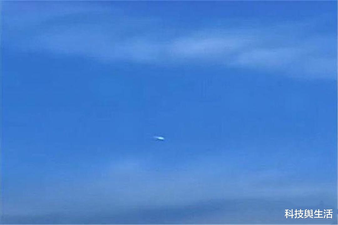 科学家|UFO去英国了?数千名居民看到500米宽巨型“UFO”,它要入侵地球?