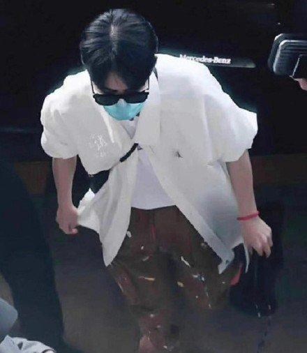 『肖战』肖战新剧传来好消息！现身机场穿搭被抢空，搜不到同款的我太难了