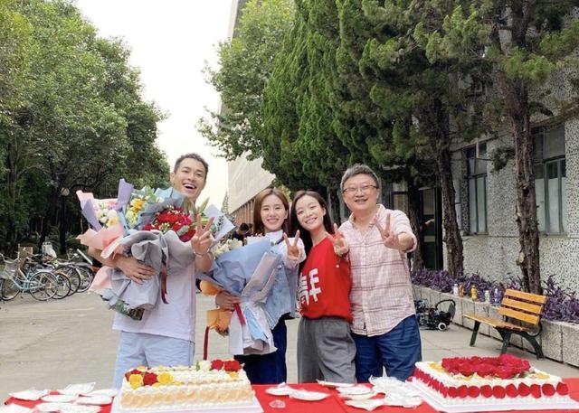 吴奇隆|吴奇隆一家三口被偶遇，刘诗诗穿扮低调，爸爸抱1岁半步步显吃力