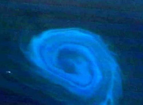 「科学家」难以解释的神秘现象,巨大裂缝一夜间出现,这究竟是什么原因?