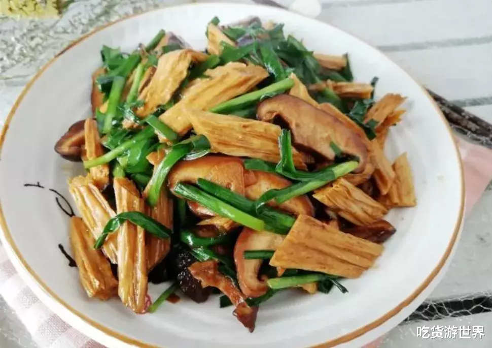 「排骨」立夏来临，吃猪肉牛肉不如它，每周吃3次，补钙质，孩子长个头