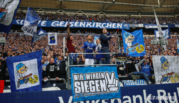 沙尔克04■被病毒击垮！百年豪门巨亏1.7亿濒临破产 去年还是欧冠16强