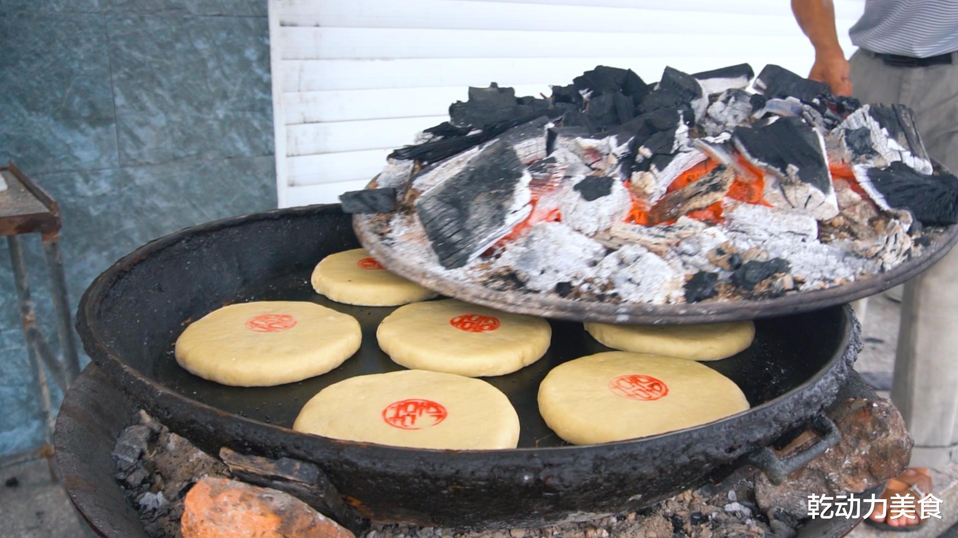 月饼|78岁大爷教你做古法月饼，1个2斤重卖50元，1天400个供不应求