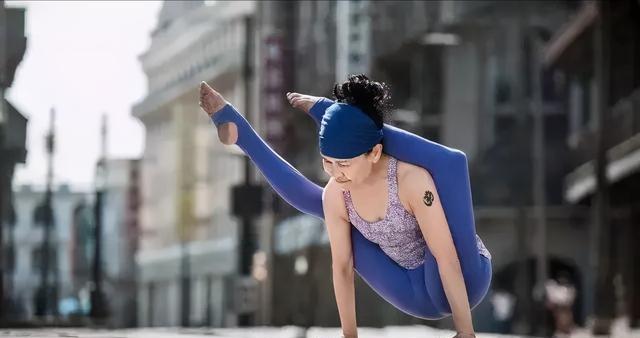 |中国最美瑜伽奶奶告诉你，练瑜伽60岁也依然可以做少女
