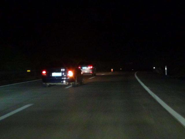 驾驶|夜间在高速行驶，使用近光灯还是远光灯？交警：不懂最好别上高速