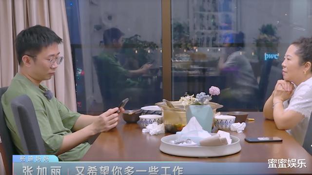 杨迪|杨迪开30万的车，用矿泉水炖汤，迪妈：要感谢谢娜汪涵这些贵人