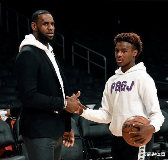 「」审美堪比哈登!小詹交往13岁女友!没想到你是这样的布朗尼!