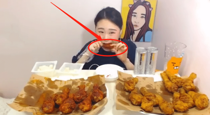 「食材」大胃王挑战80个“炸鸡腿”，转换镜头一看穿帮，直接掉粉70万！