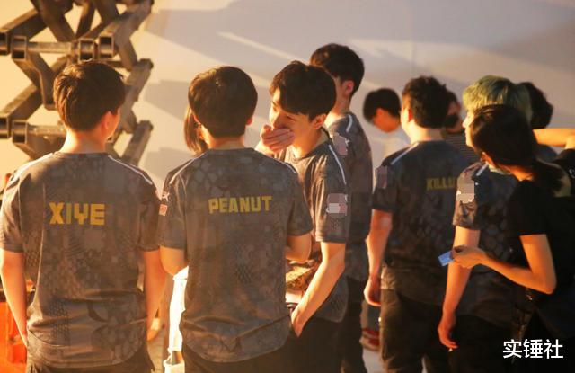 LGD|LGD三败外卡震撼lol圈，被UOL亮白旗嘲讽！管泽园崩溃发5条微博开喷