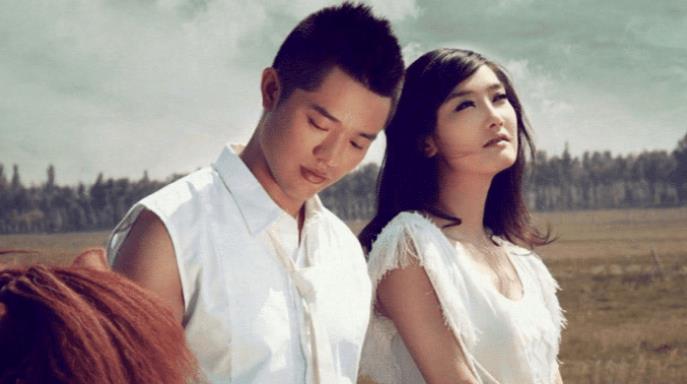 『凤凰传奇』曾红过凤凰传奇 ，因车祸从兄妹变“夫妻”，现在却过成了这样